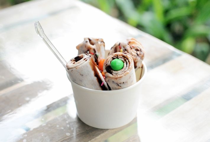 6058318_5-fried-ice-cream-rolls-in-singapore-the_73582a7d_l